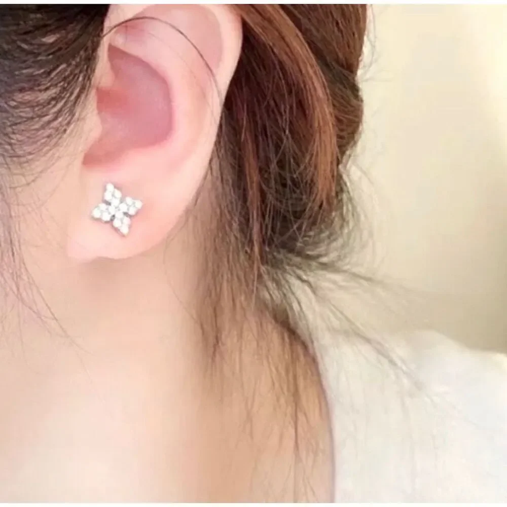 The Fabulous Four Points Dainty 925 stud earrings